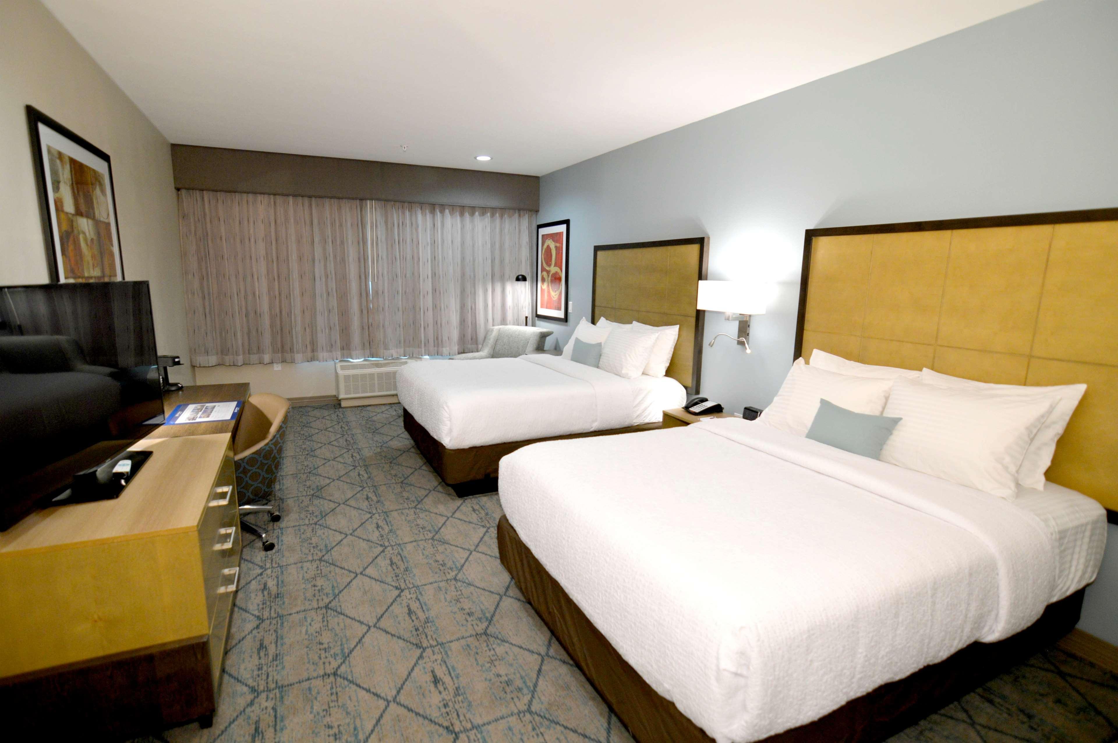 Best Western Plus Pleasanton Hotel Екстериор снимка