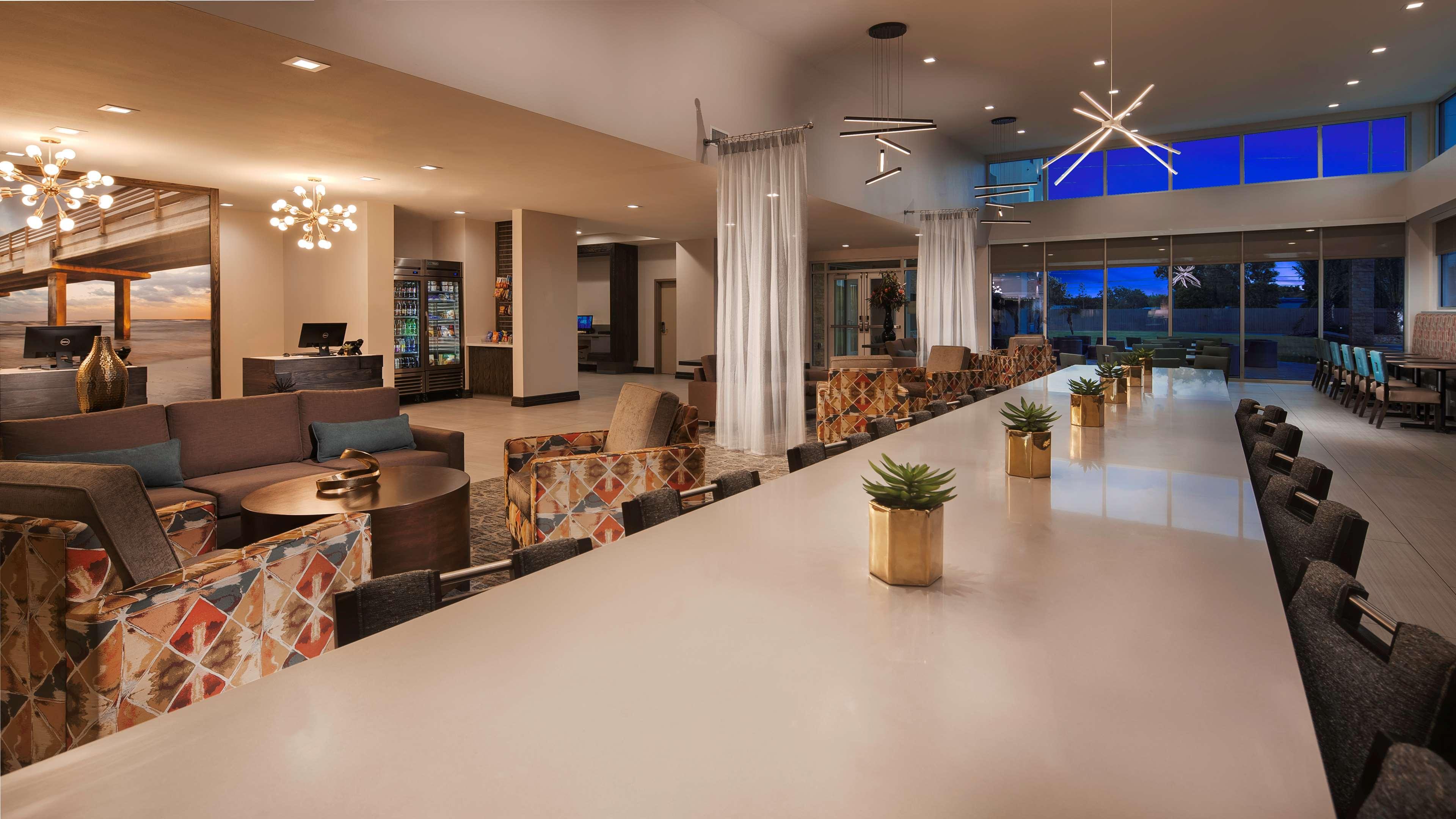 Best Western Plus Pleasanton Hotel Екстериор снимка
