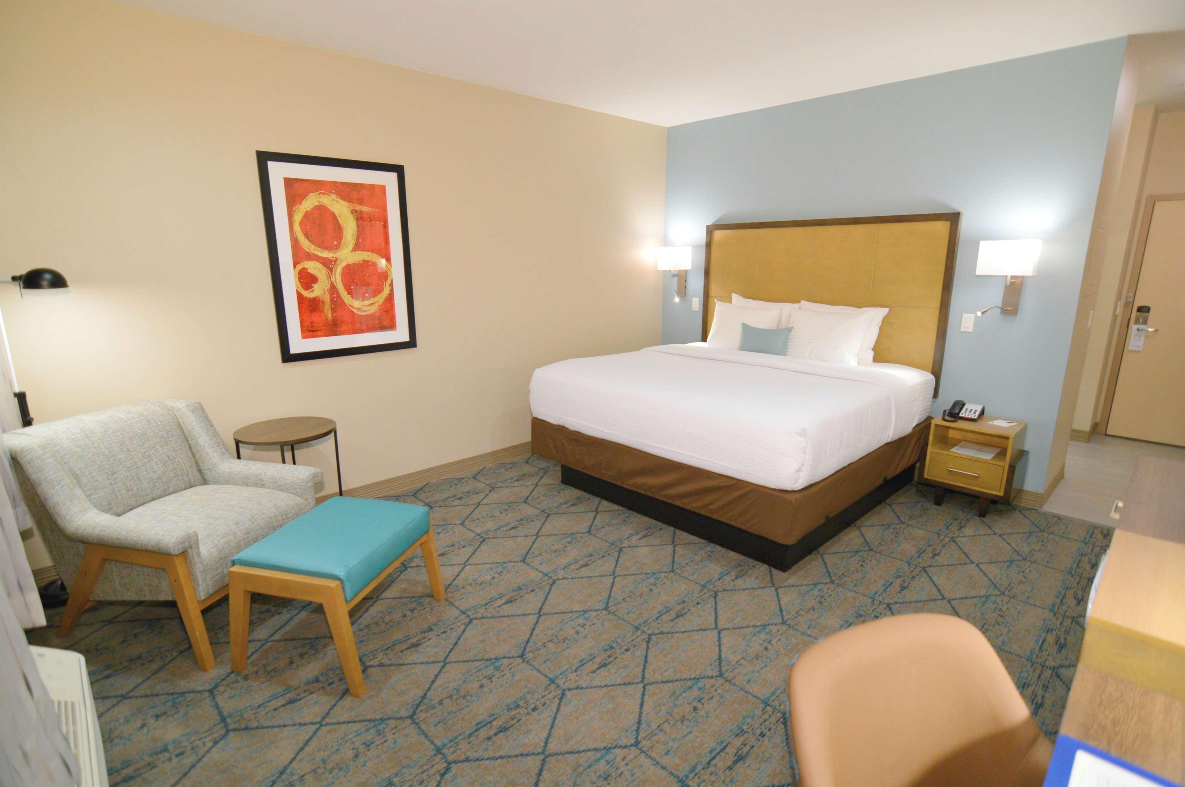 Best Western Plus Pleasanton Hotel Екстериор снимка