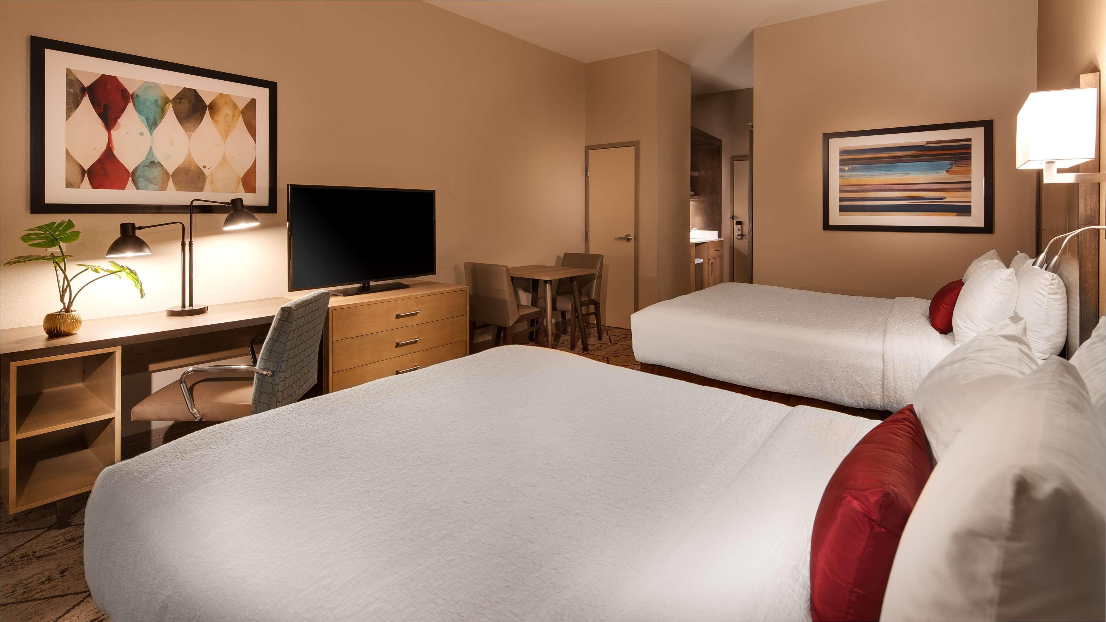Best Western Plus Pleasanton Hotel Екстериор снимка