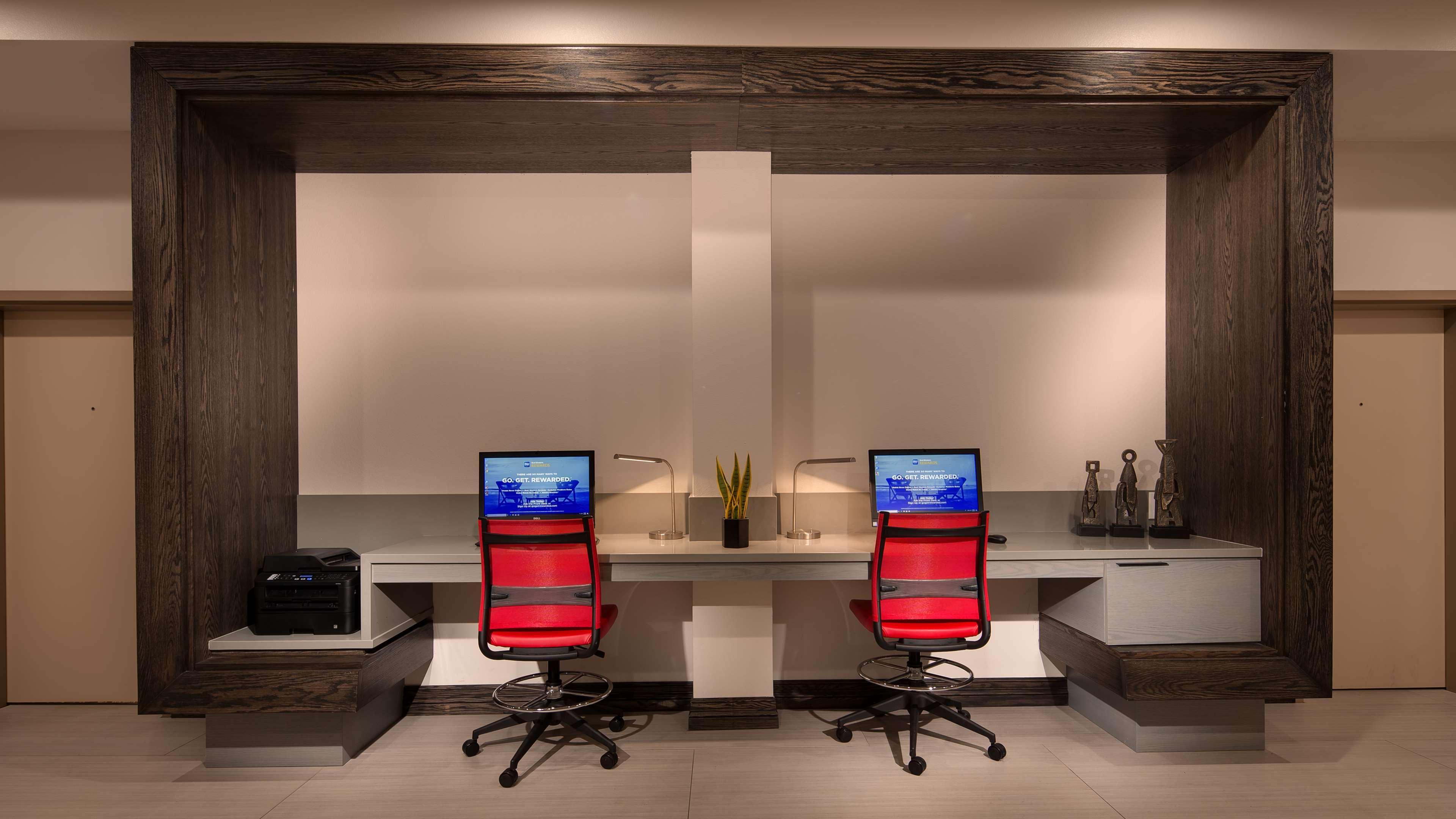 Best Western Plus Pleasanton Hotel Екстериор снимка
