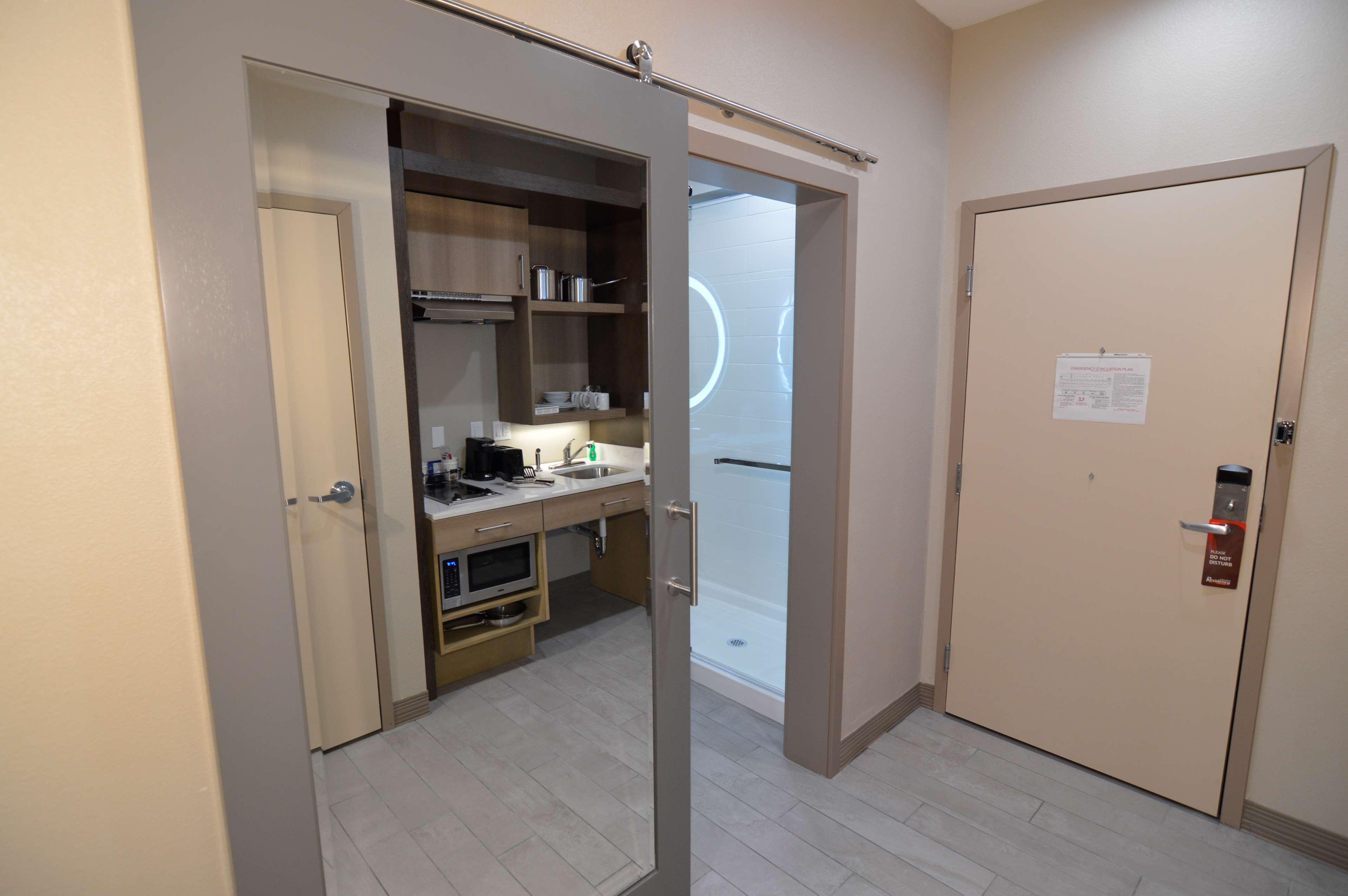 Best Western Plus Pleasanton Hotel Екстериор снимка