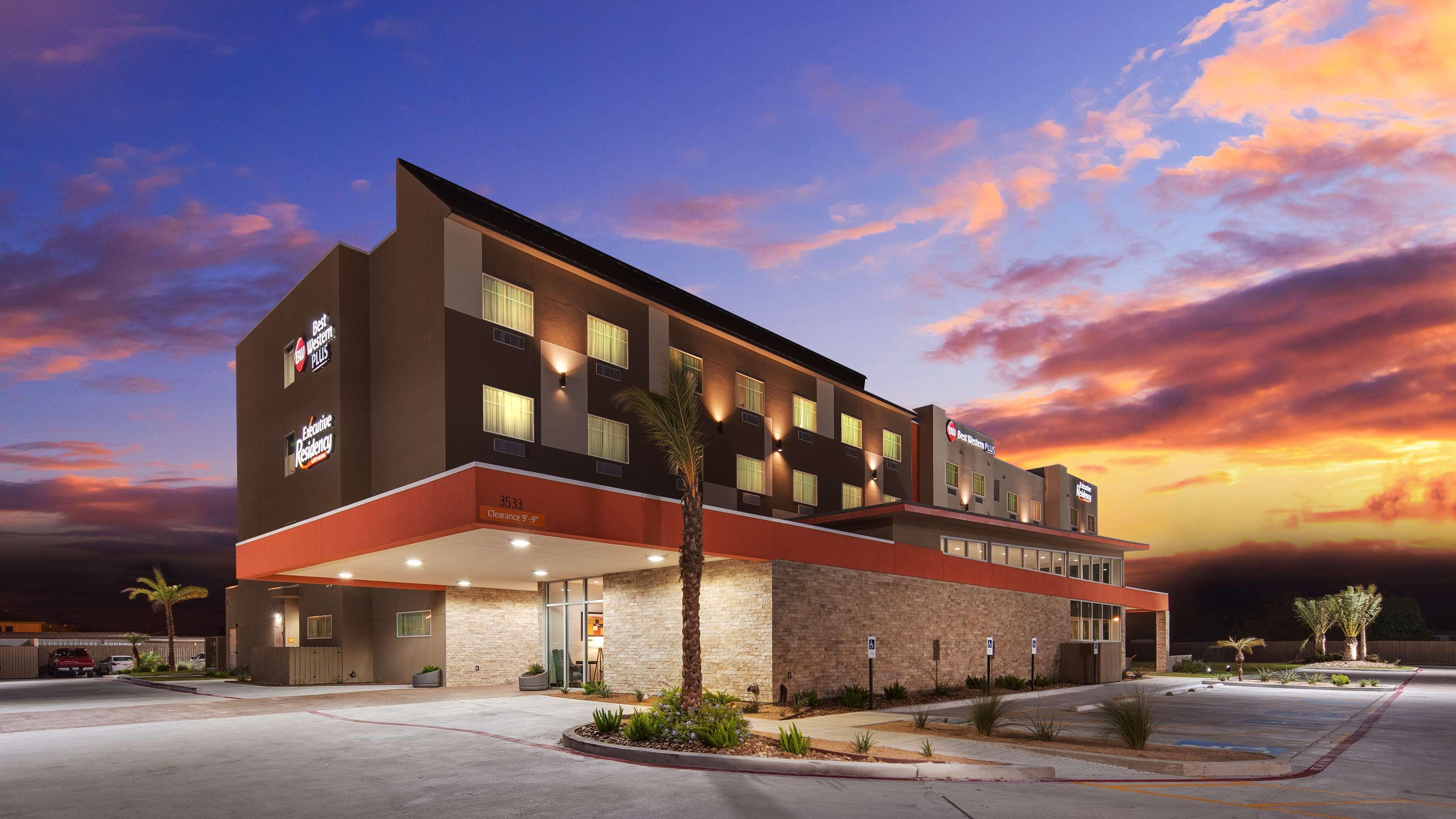 Best Western Plus Pleasanton Hotel Екстериор снимка