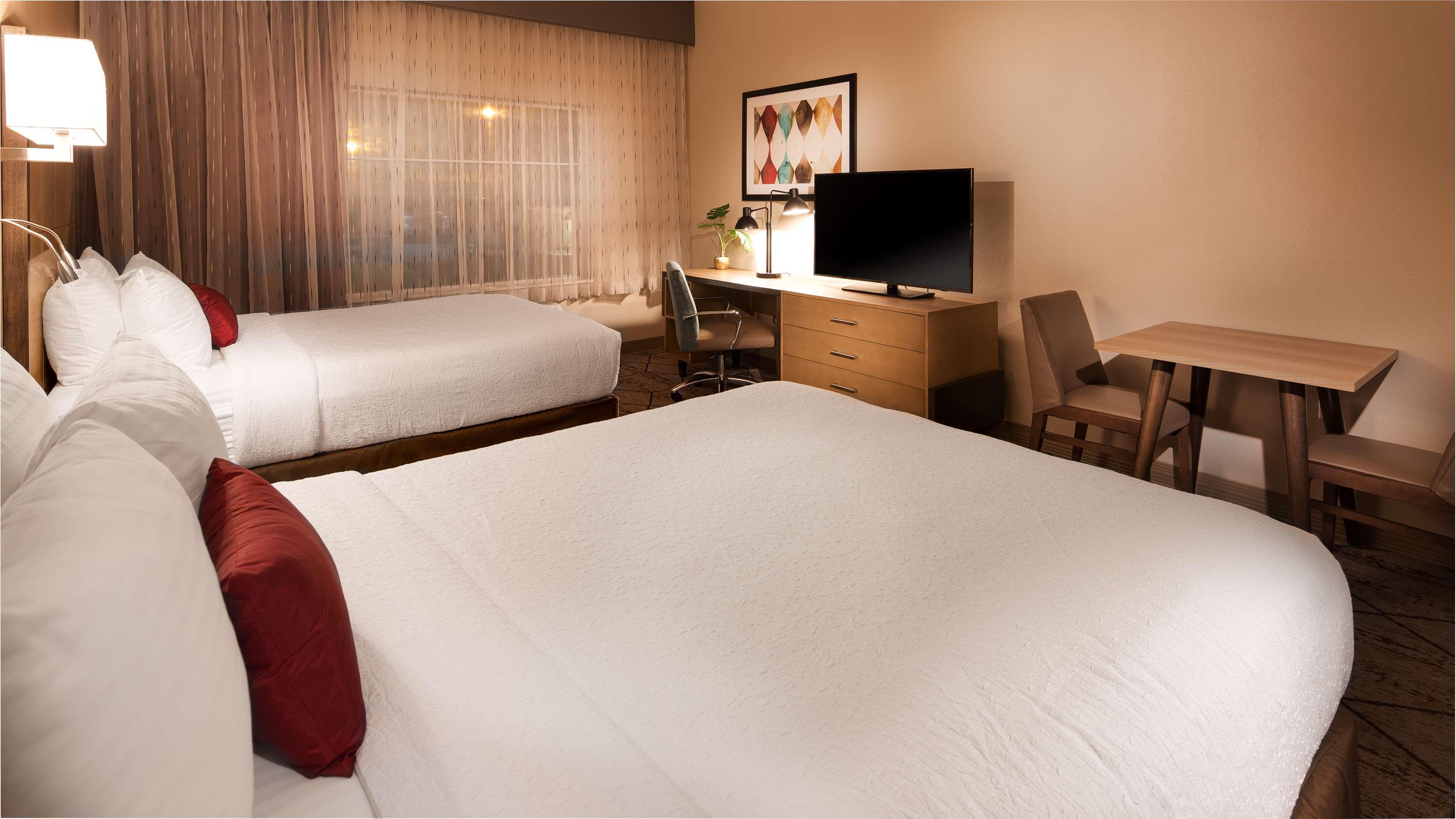 Best Western Plus Pleasanton Hotel Екстериор снимка