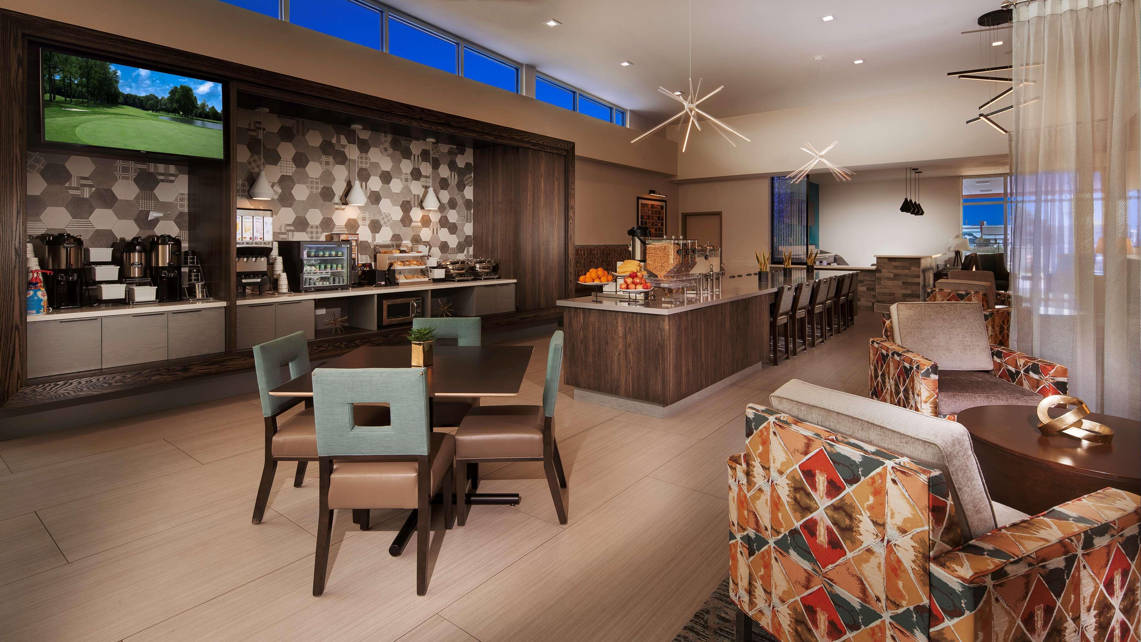 Best Western Plus Pleasanton Hotel Екстериор снимка