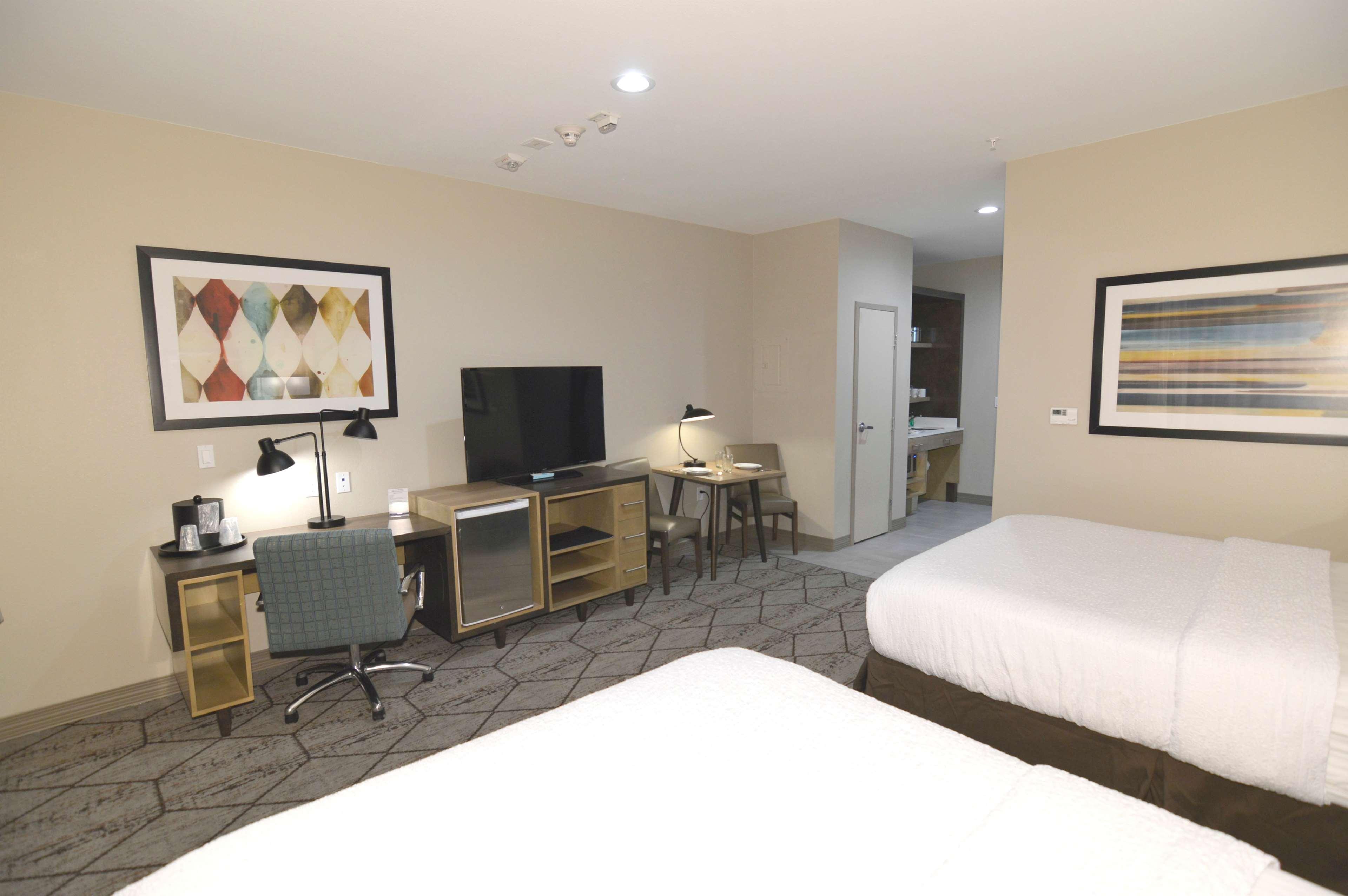 Best Western Plus Pleasanton Hotel Екстериор снимка