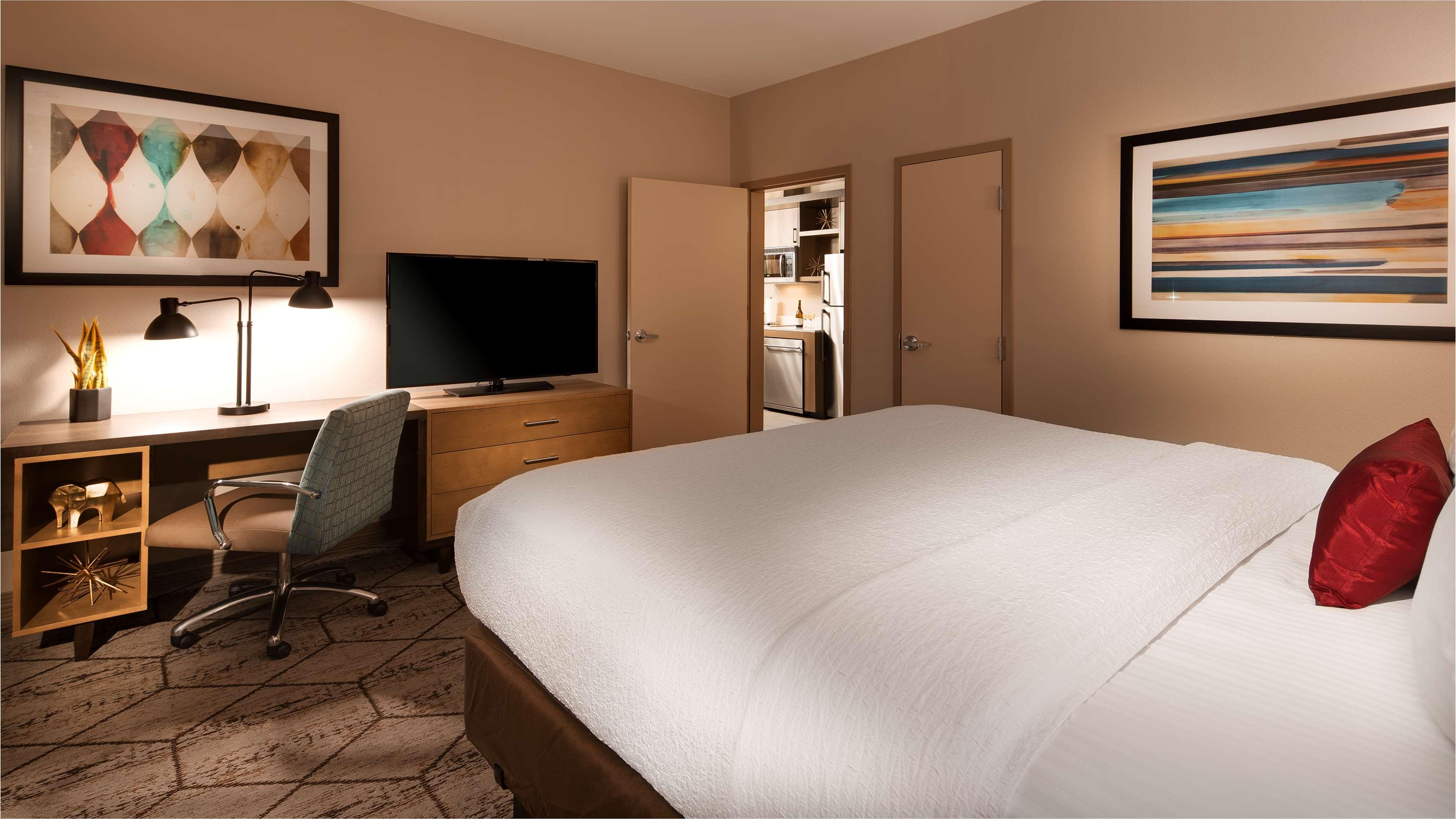 Best Western Plus Pleasanton Hotel Екстериор снимка