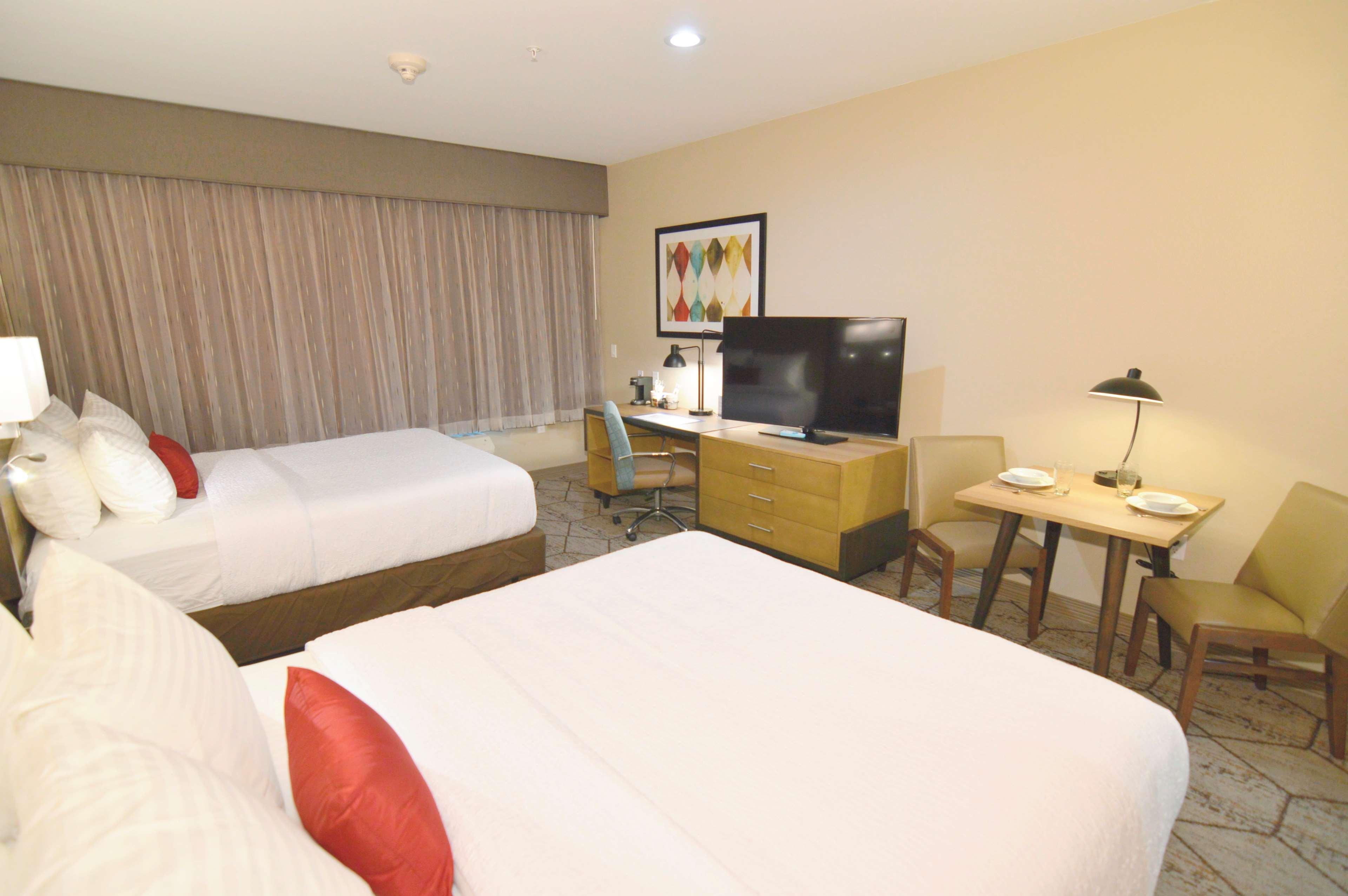 Best Western Plus Pleasanton Hotel Екстериор снимка