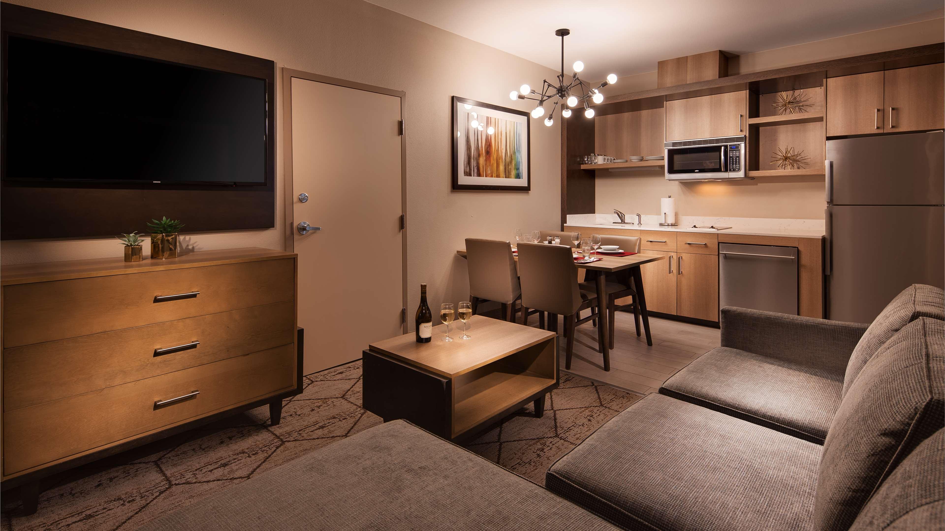 Best Western Plus Pleasanton Hotel Екстериор снимка
