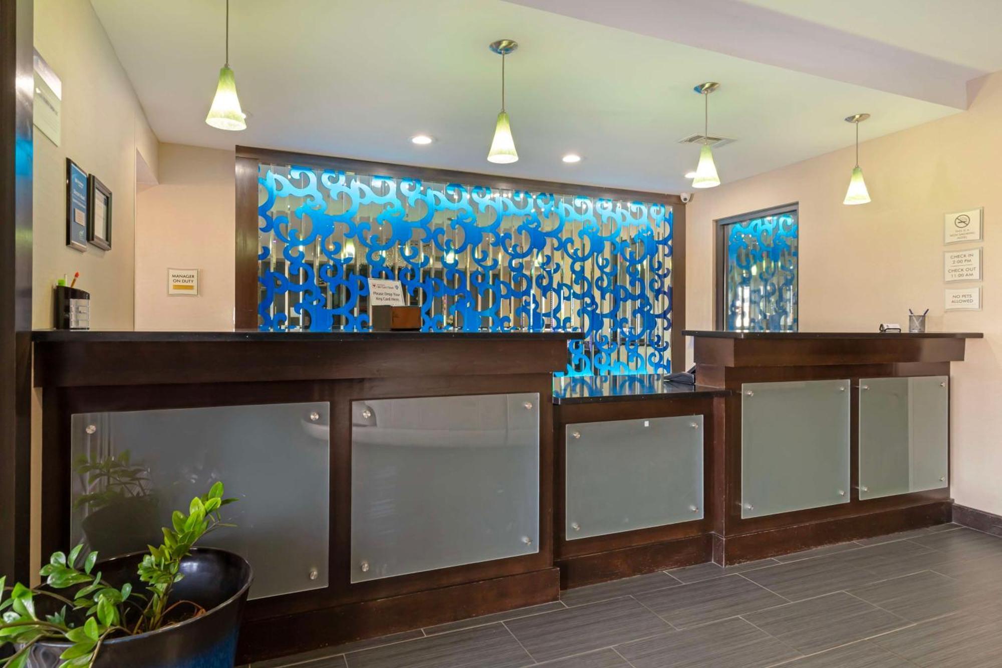 Best Western Plus Pleasanton Hotel Екстериор снимка