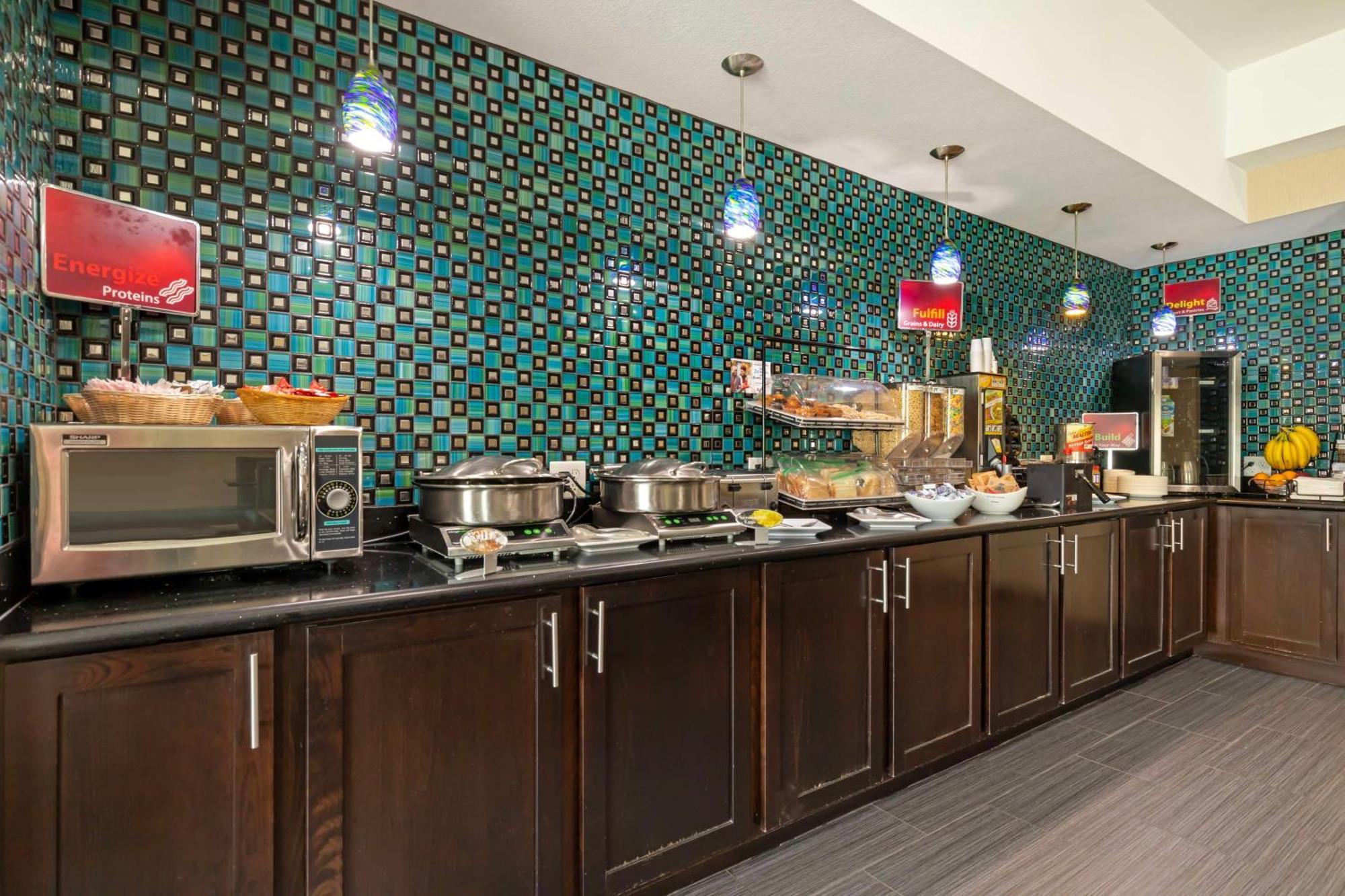 Best Western Plus Pleasanton Hotel Екстериор снимка